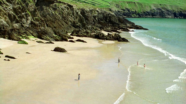 Coumeenoole Beach in County Kerry (Dingle Peninsula), Ireland