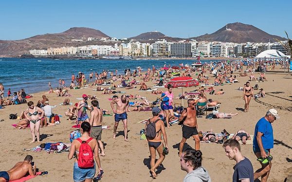 Playa de Las Canteras in Las Palmas, Gran Canaria, Spain