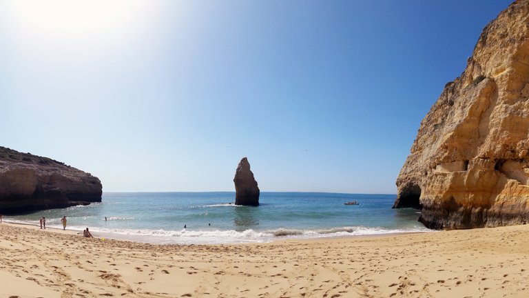 Praia do Carvalho in Algarve (Lagoa), Portugal