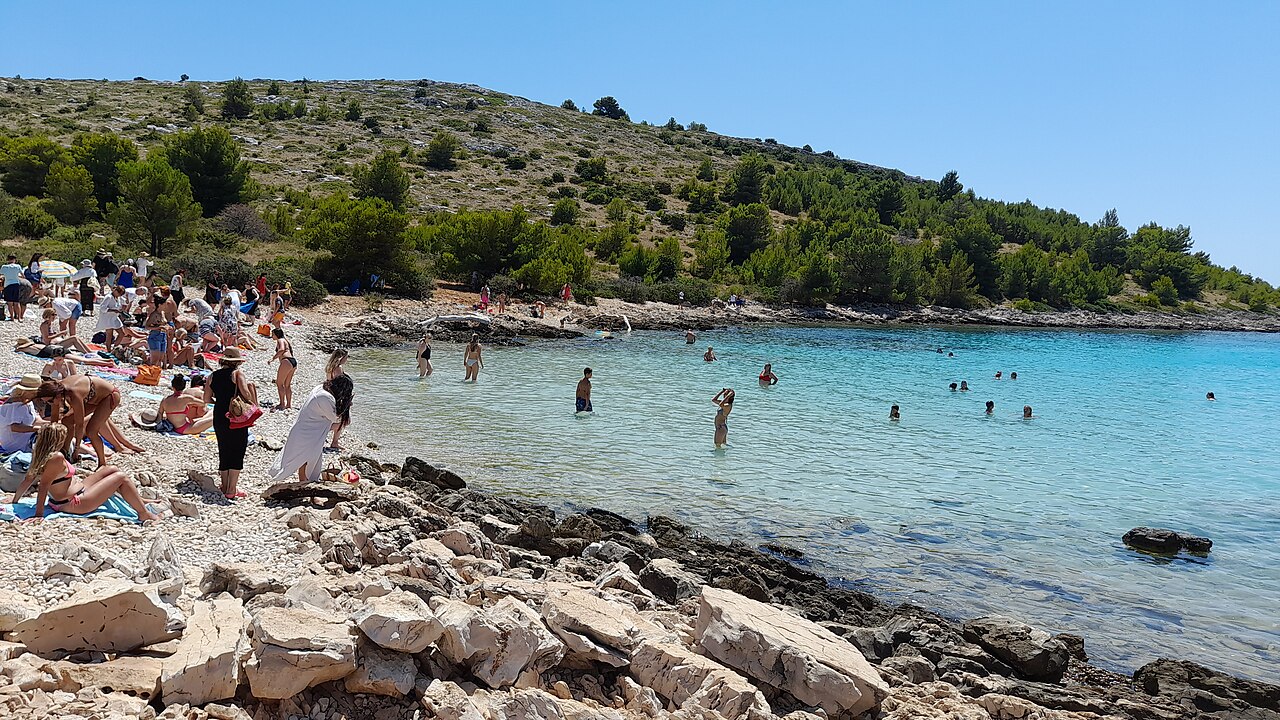 Lojena Beach