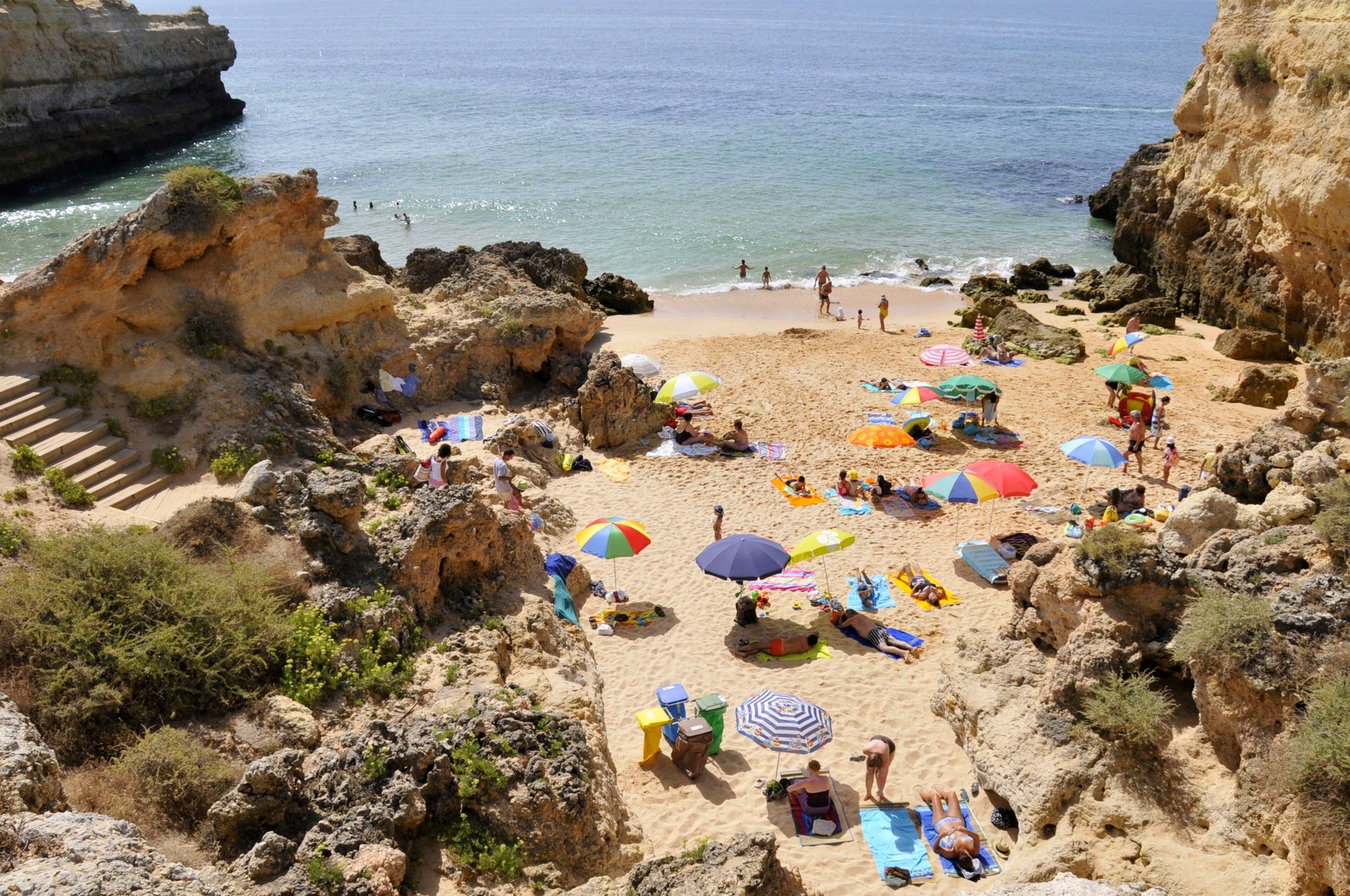 Praia da Albandeira in Algarve (Lagoa), Portugal