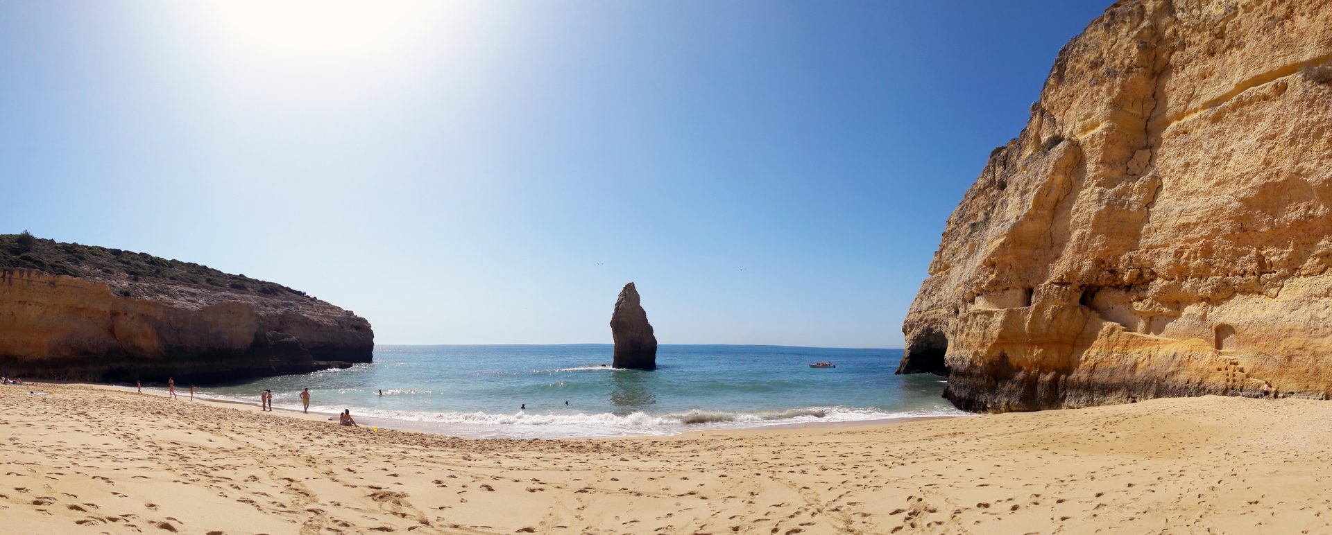 Praia do Carvalho in Algarve (Lagoa), Portugal